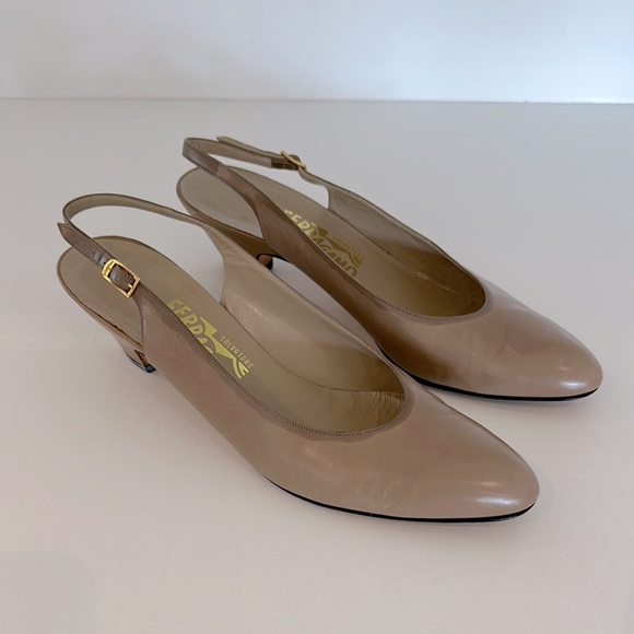 Salvatore Ferragamo Shoes - Vintage Salvatore Ferragamo Taupe Leather Slingback ‘Setter’ Pumps Size 11